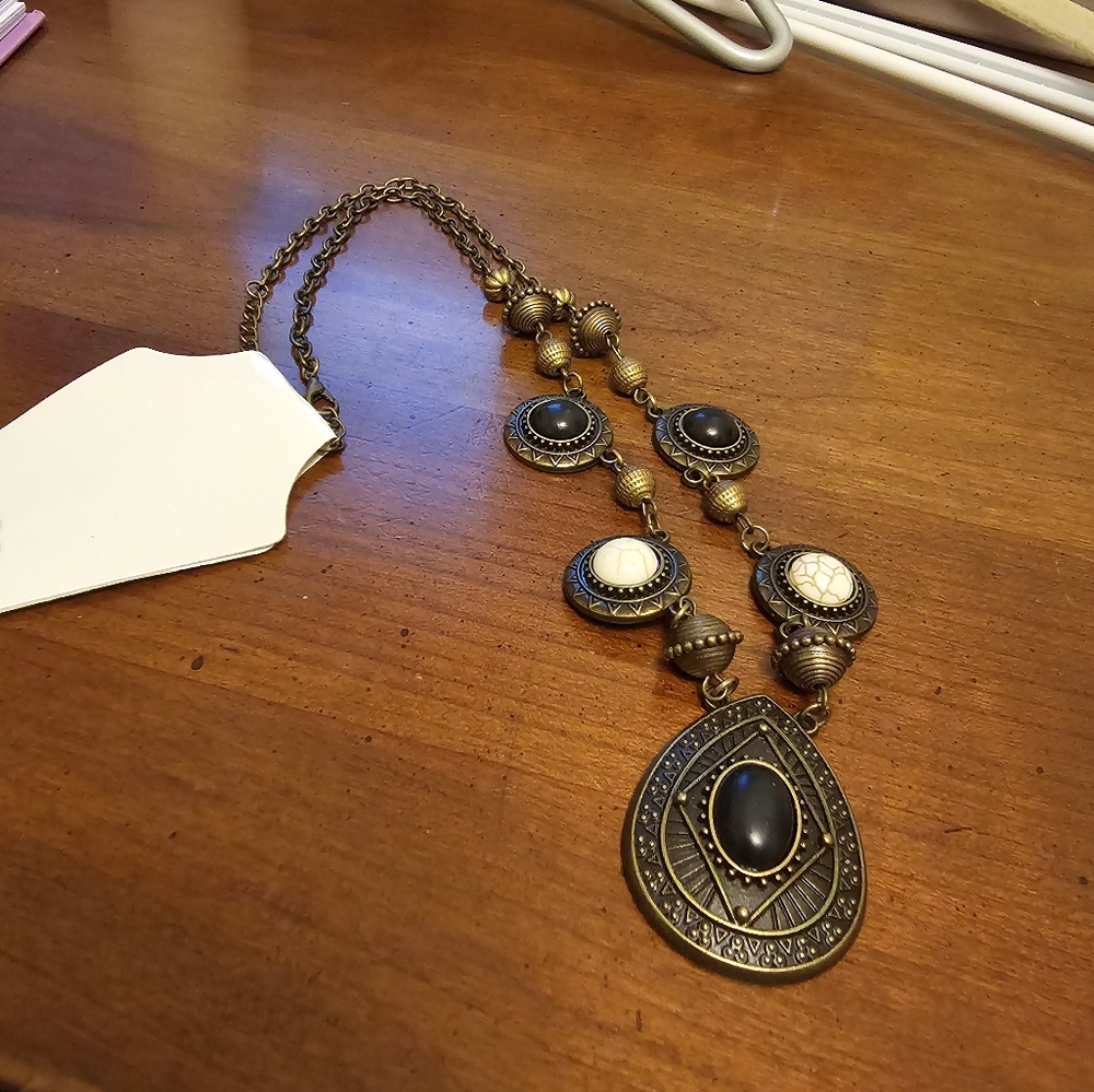 NWT WESTERN STYLE NECKLACE